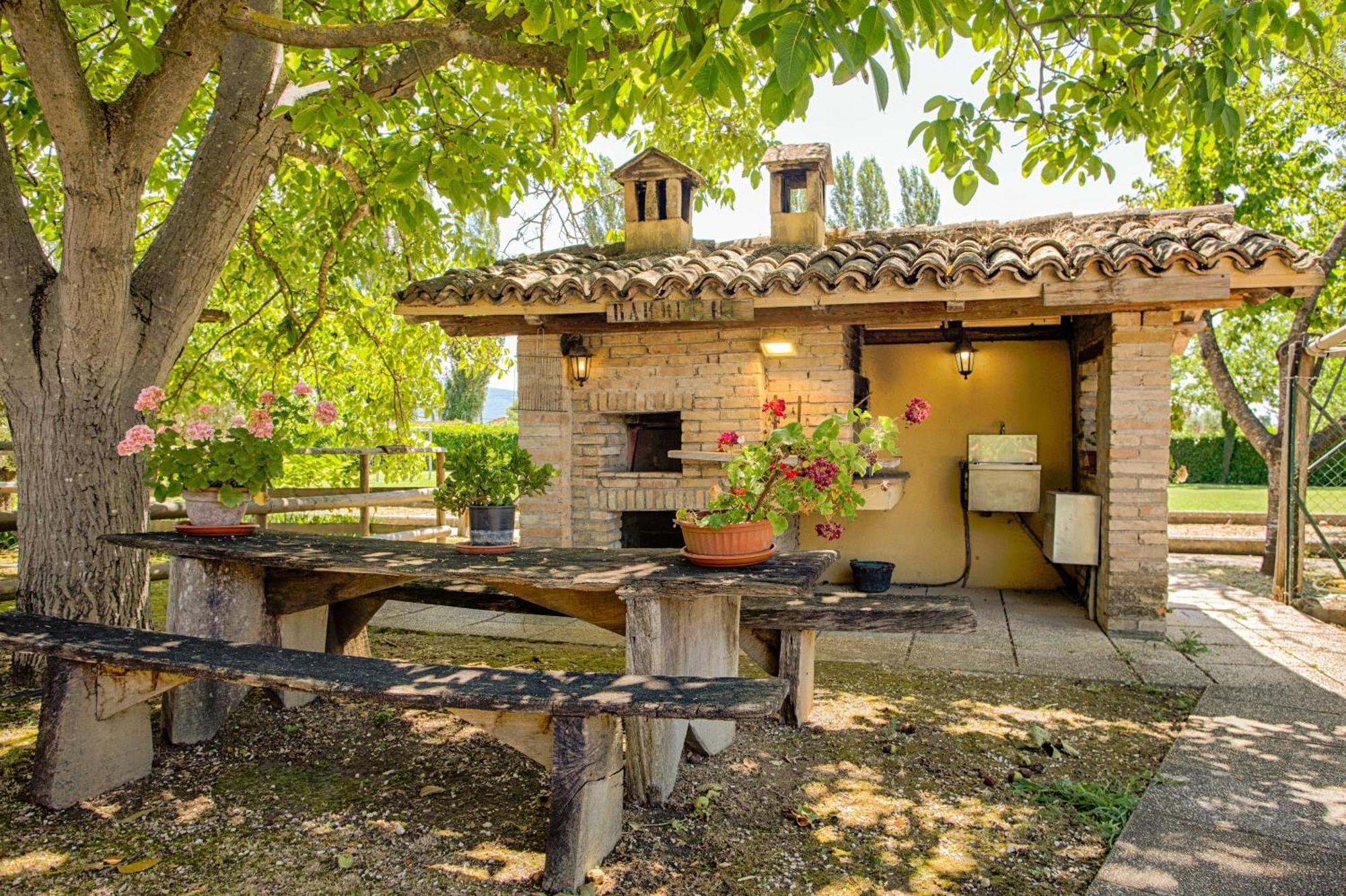 Agriturismo La Mora Assisi Luaran gambar
